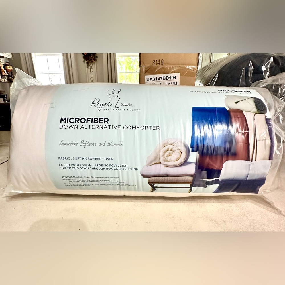 Royal Luxe White Microfiber Down Alternative Comforter